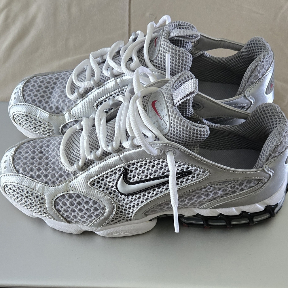Nike Men's White and Silver Sneakers